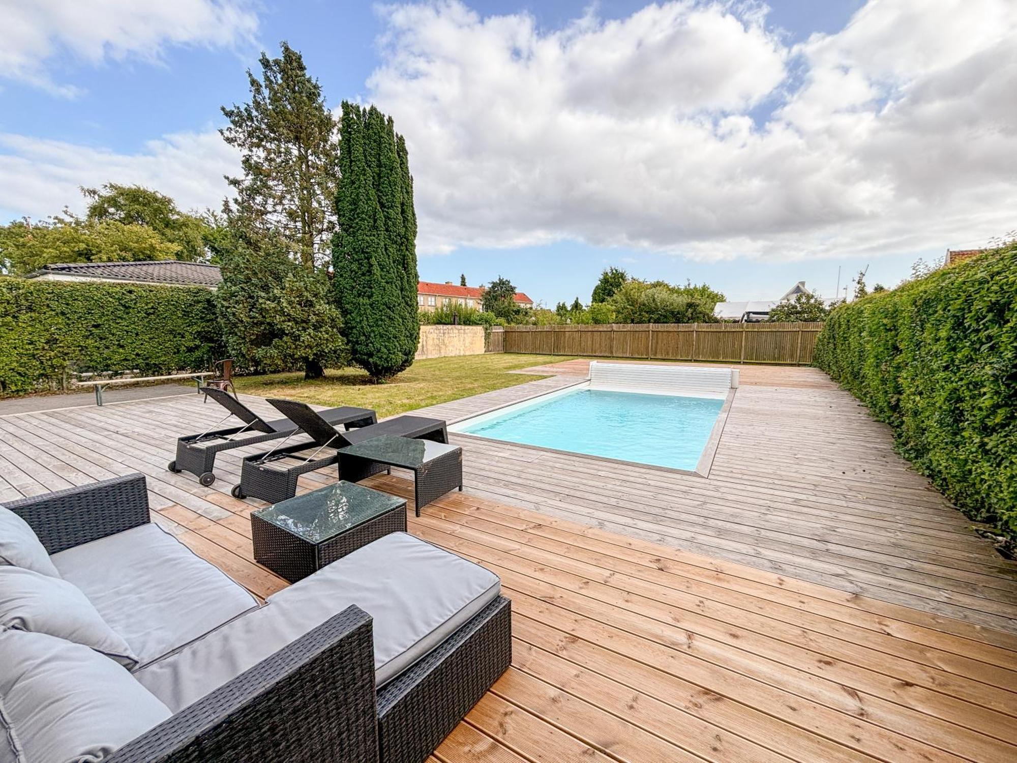 Luxury 300 Square Meter With Pool