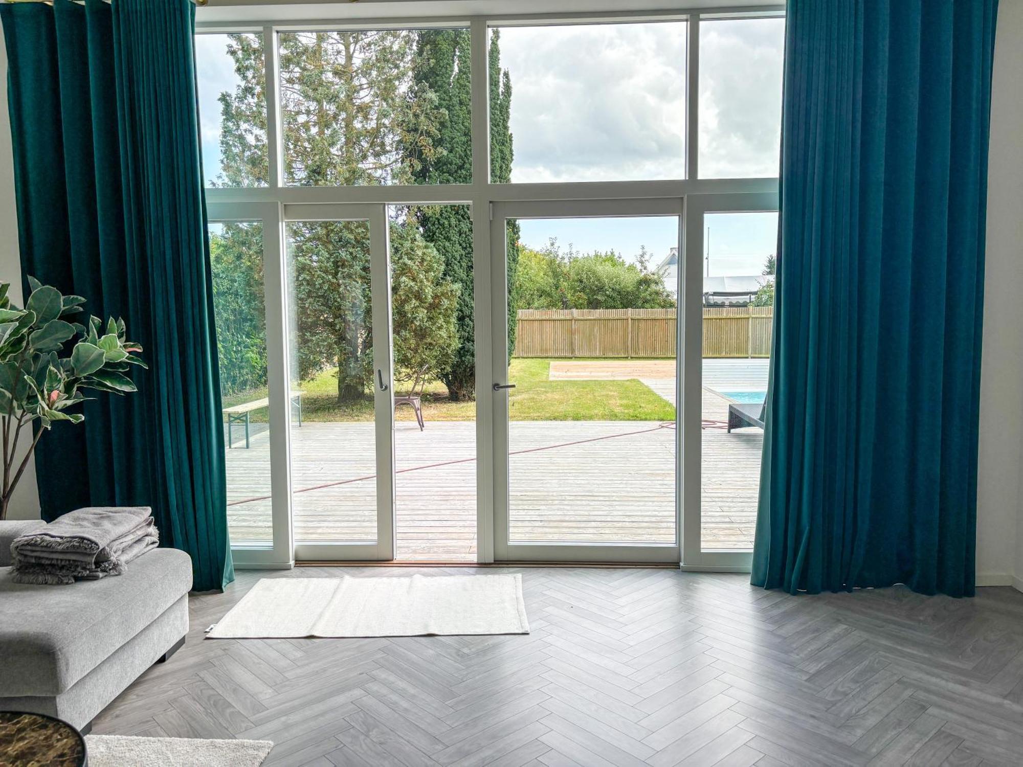 Luxury 300 Square Meter With Pool *